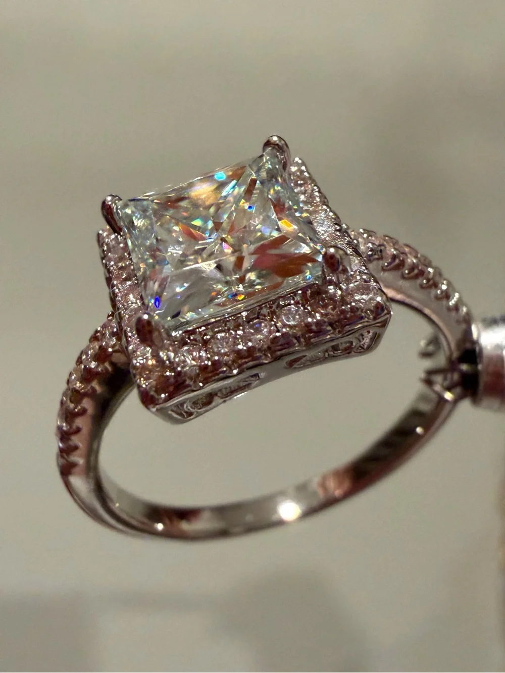 2.0CT GRA MOISSANITE Princess-Cut Engagement Ring in s925 Sterling Silver